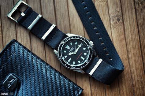 blushark nato strap.